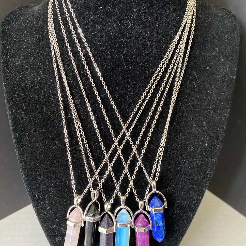 Crystal stone necklace - Picture 2 of 3